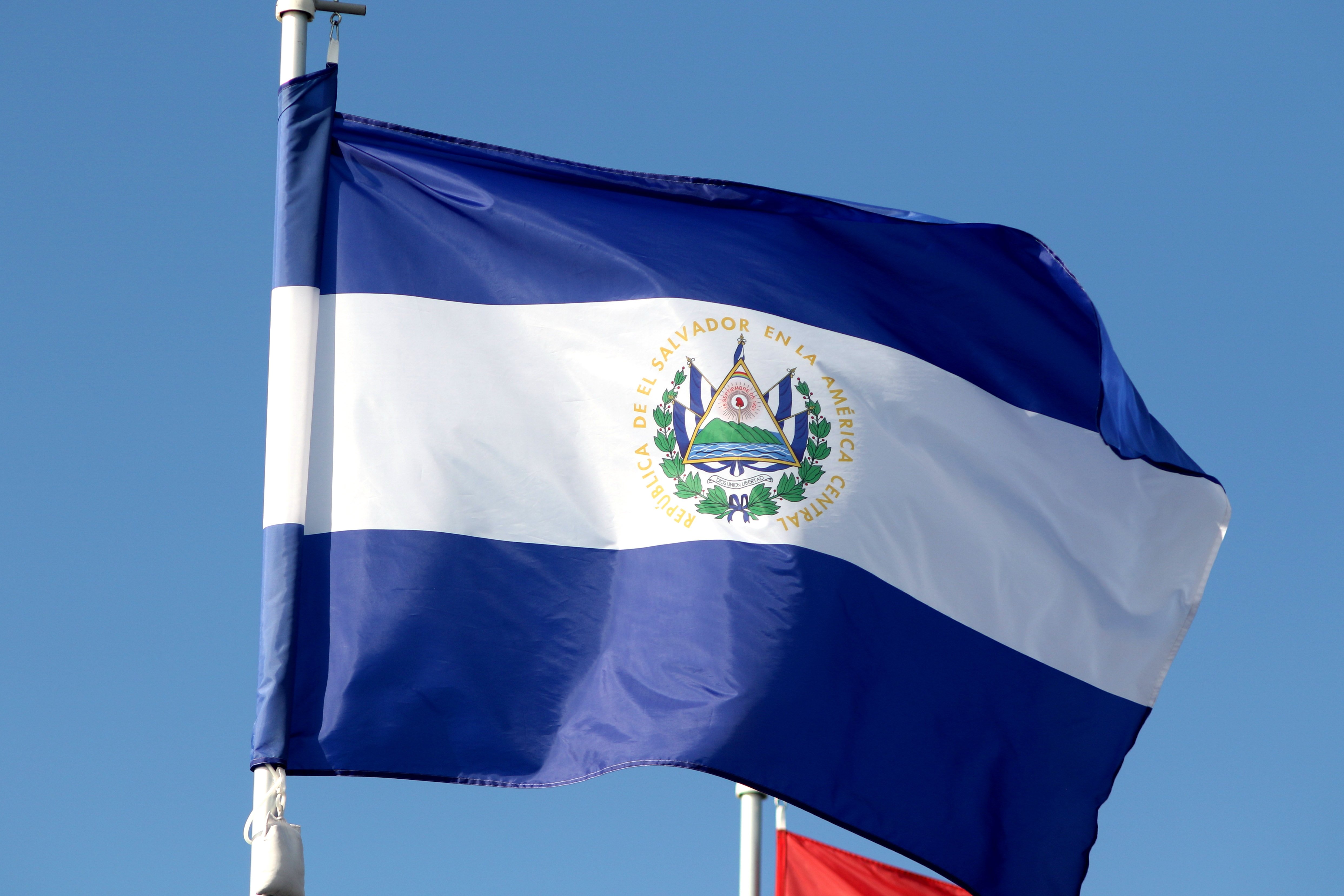Imagen del artículo de Telemundo PR: TPS para El Salvador vencería el 9 de septiembre, según USCIS; DHS dice que aún no hay aviso