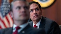Una foto proporcionada por la Casa Blanca muestra al secretario de Estado de EE. UU., Marco Rubio (der.) y al secretario de Defensa, Pete Hegseth (izq.) en la Sala de Situación de la Casa Blanca en Washington, DC, EE. UU., el 21 de junio de 2025. EFE/EPA/Casa Blanca