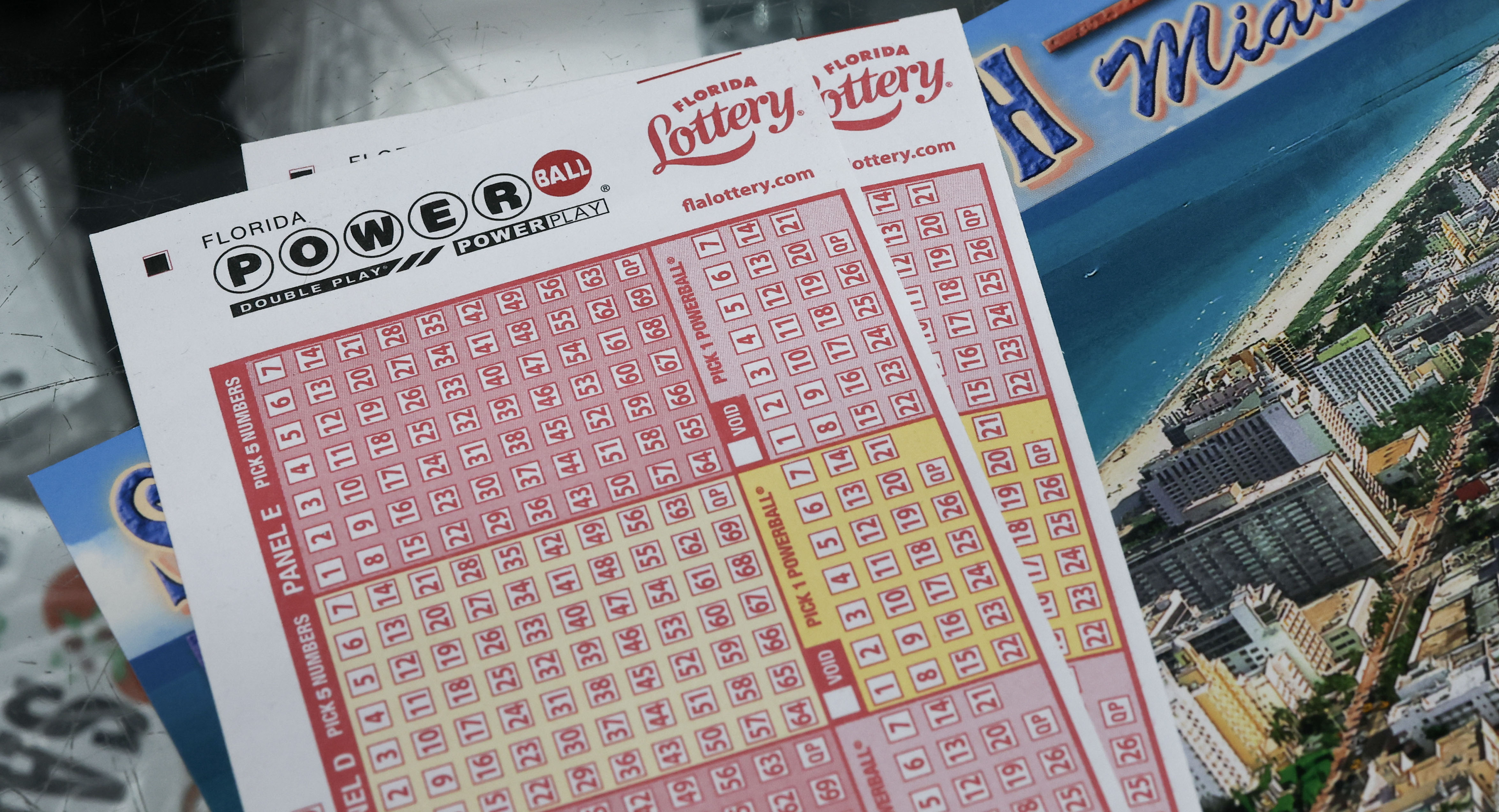 Se llevan premios de $100,000 y $50,000 del Powerball en Puerto Rico