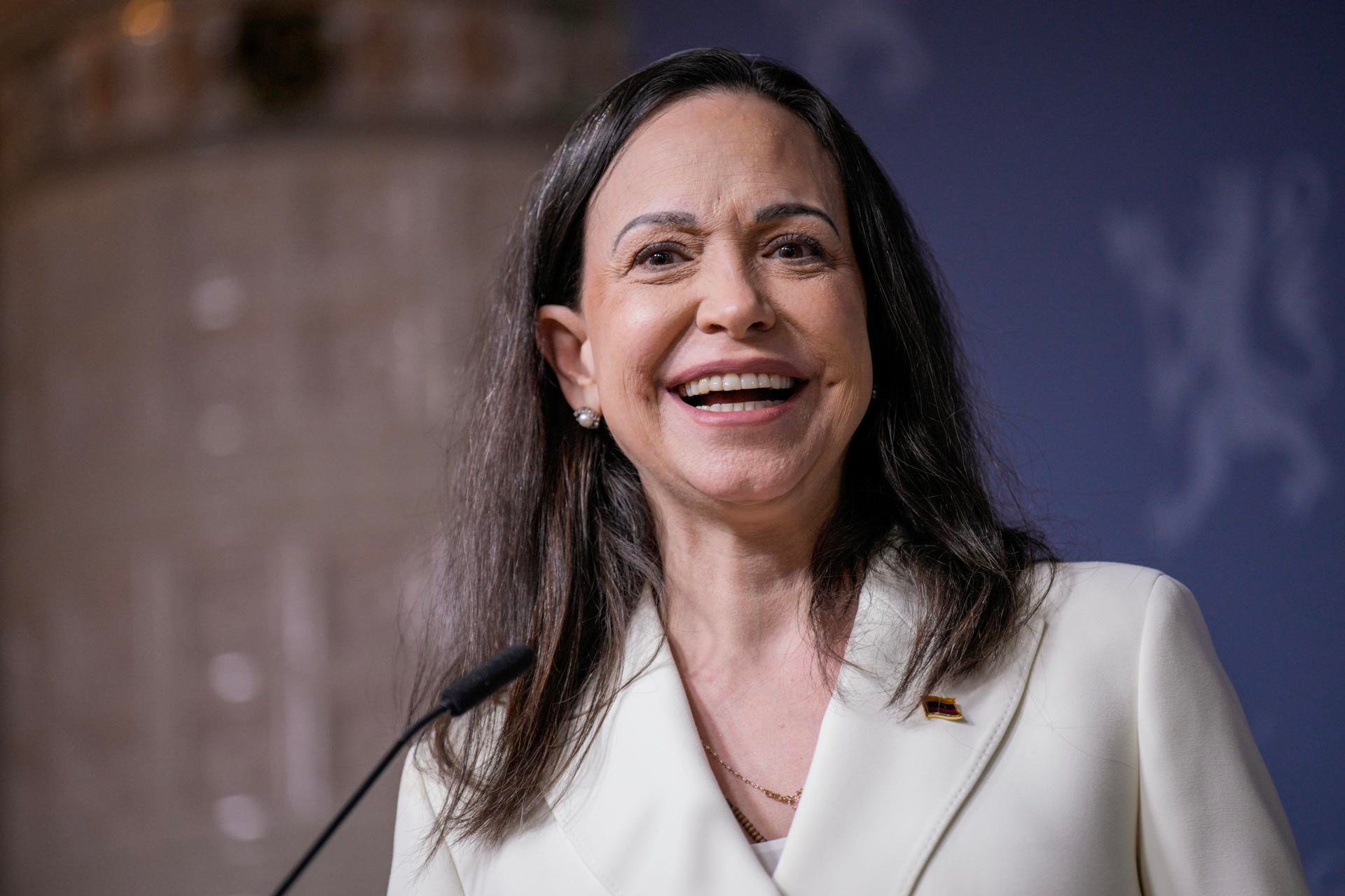 Imagen de la cobertura de: Claudia Macero regresa a Venezuela mientras siguen los reclamos por María Corina Machado