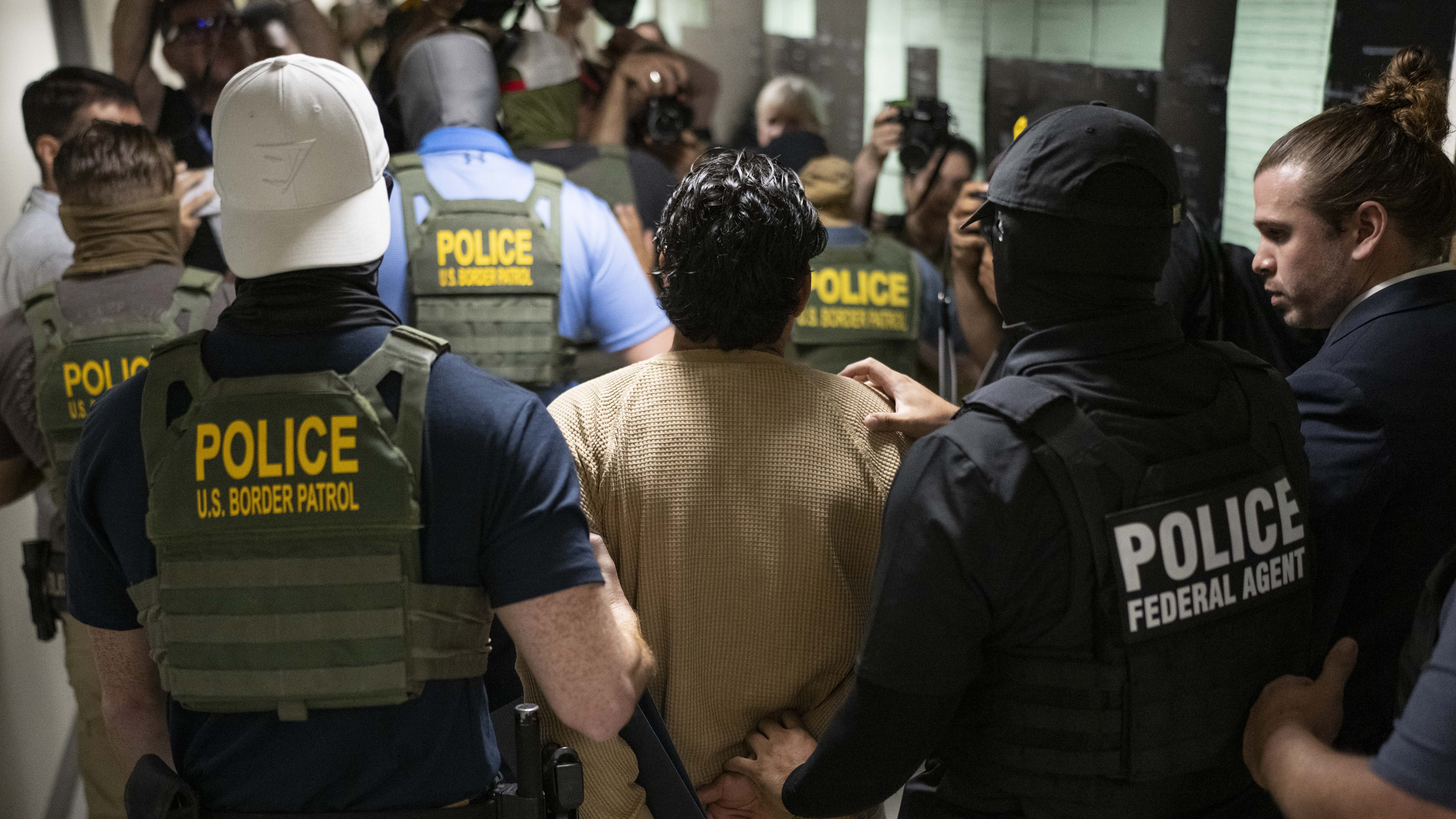 ICE triplica arrestos en la última semana y dice que será la "nueva normalidad", según NBC