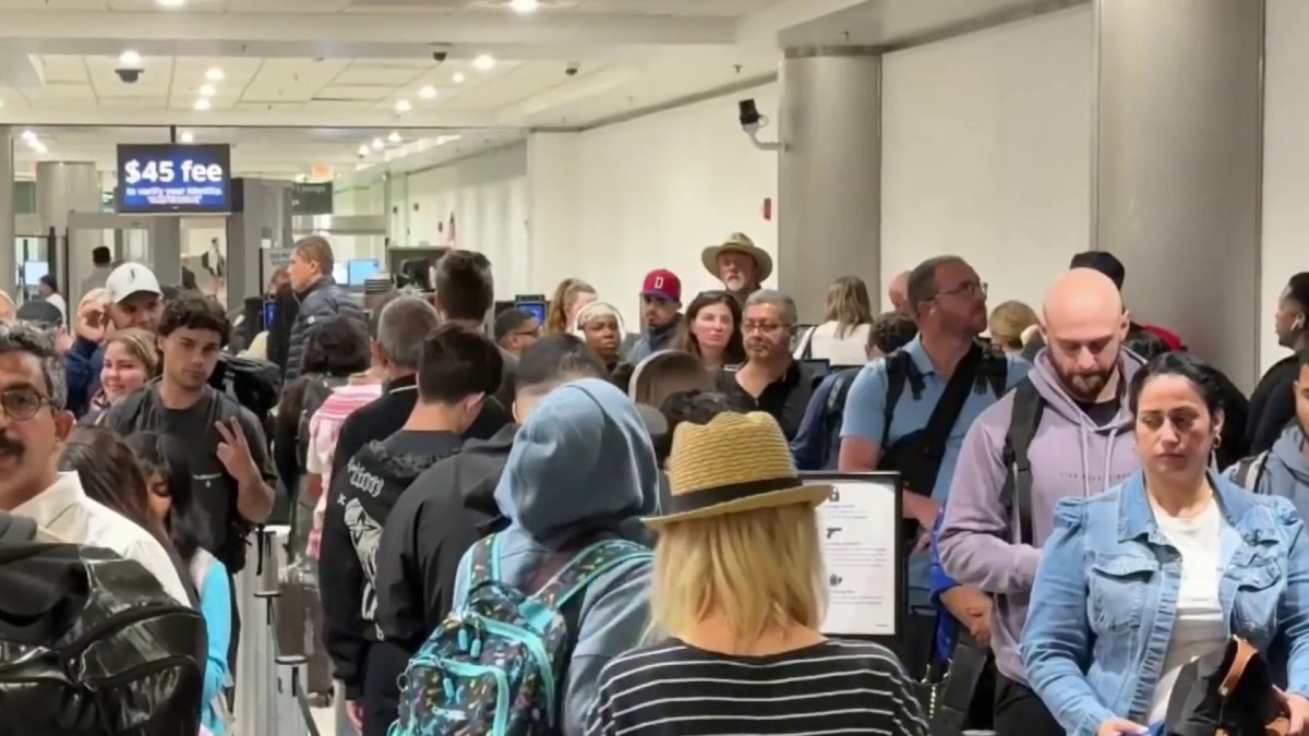 Puerto Rico Filas Continúan las largas filas en varios aeropuertos del país – Telemundo ...