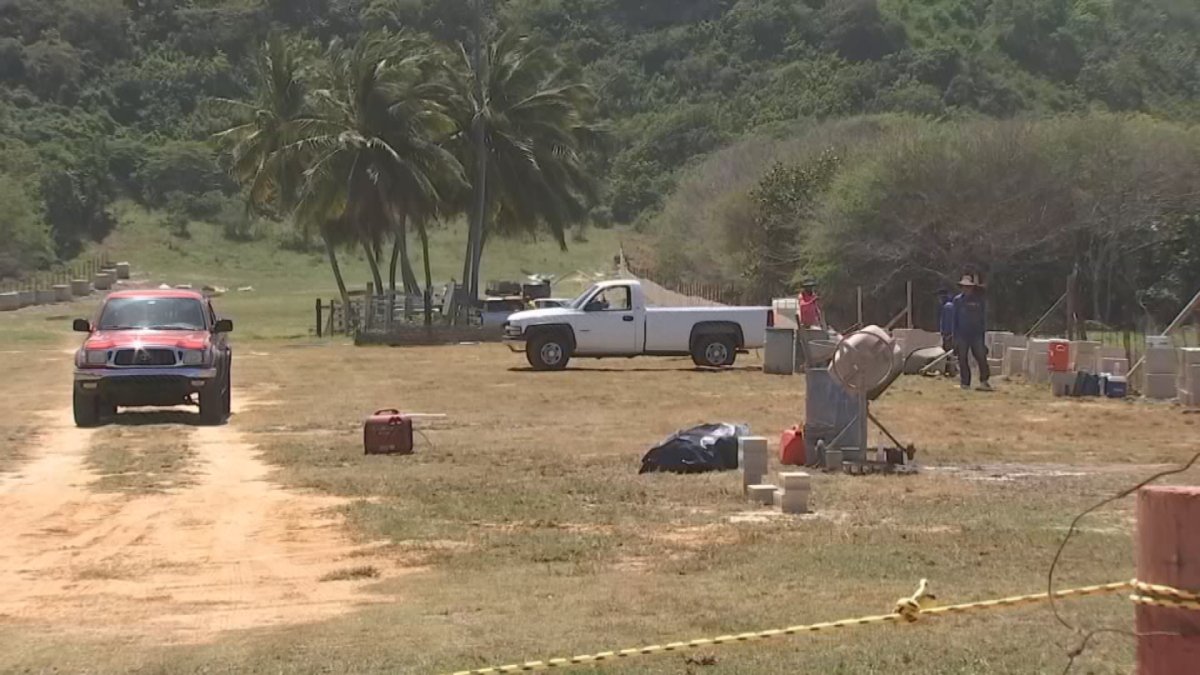 Se manifiestan contra construcción que afecta humedal en Isabela