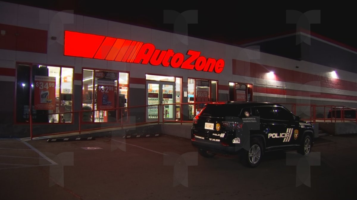 Sujetos asaltan "AutoZone" en Carolina y golpean a gerente
