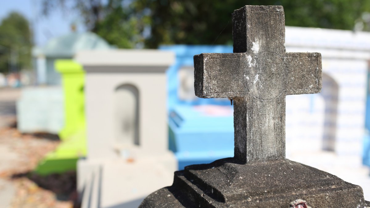 Empleado muere cubierto por tierra en medio de labores en cementerio de Arecibo