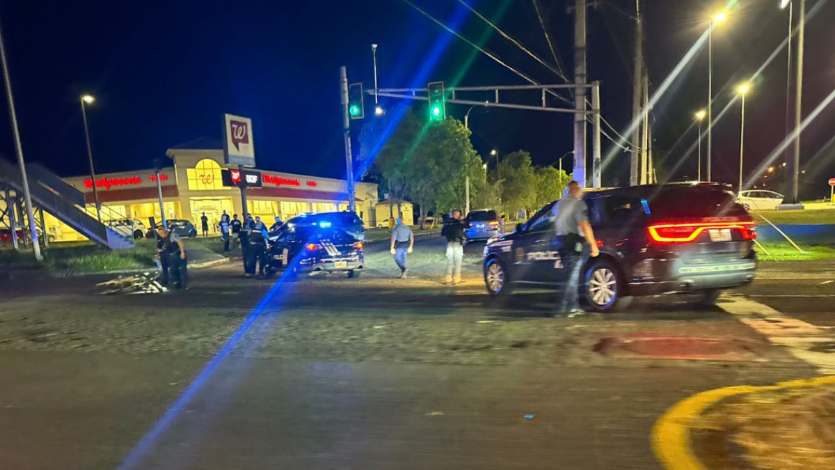 Conductor impacta a dos menores que transitaban en motora en Mayagüez