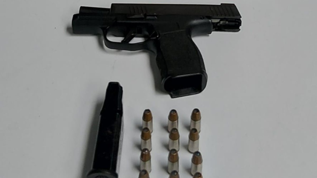 DEA asume custodia de tres personas arrestadas con arma de fuego en Santurce