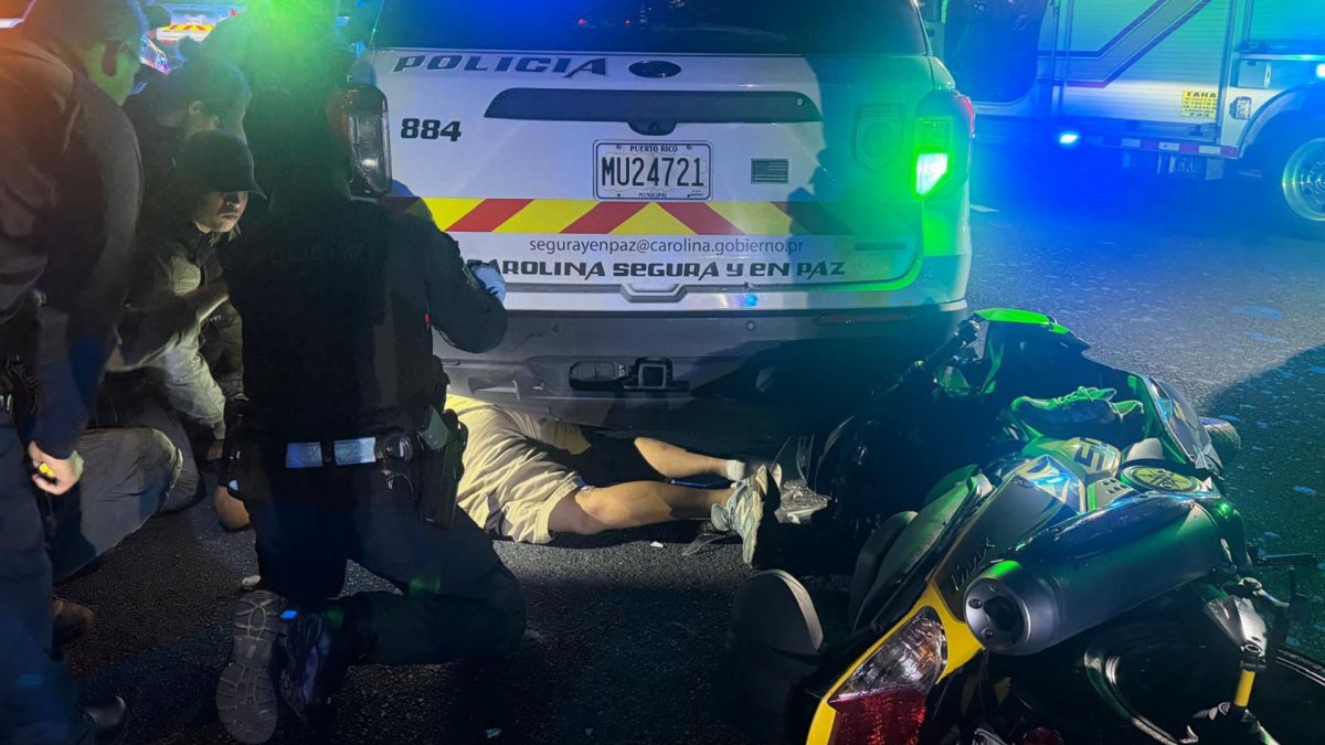 Motociclista impacta patrulla municipal en Carolina