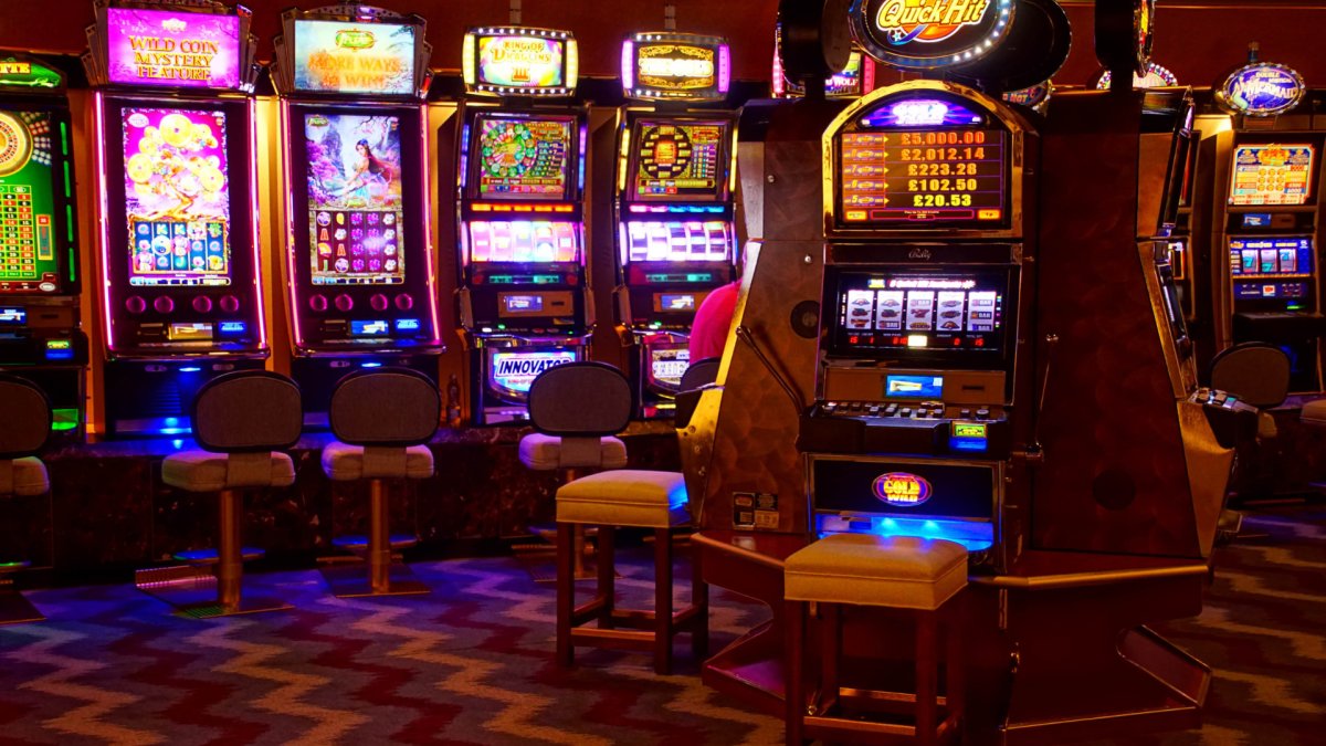 Mujer de 64 años sale de casino con $6,000 y la asaltan