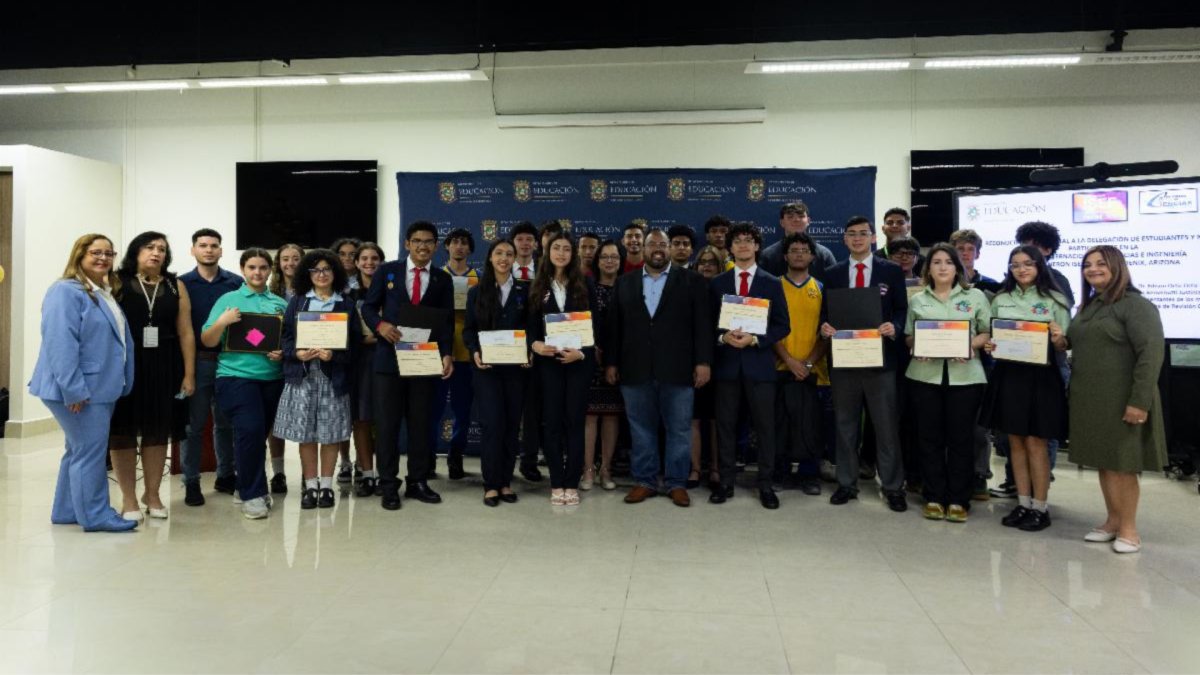 Educación otorga becas de $3 mil a 26 estudiantes para feria internacional de ciencias