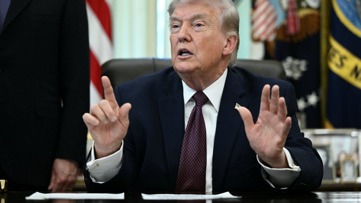 Trump dice que firmará orden para pagar a empleados de FEMA y Guardia Costera tras cierre parcial
