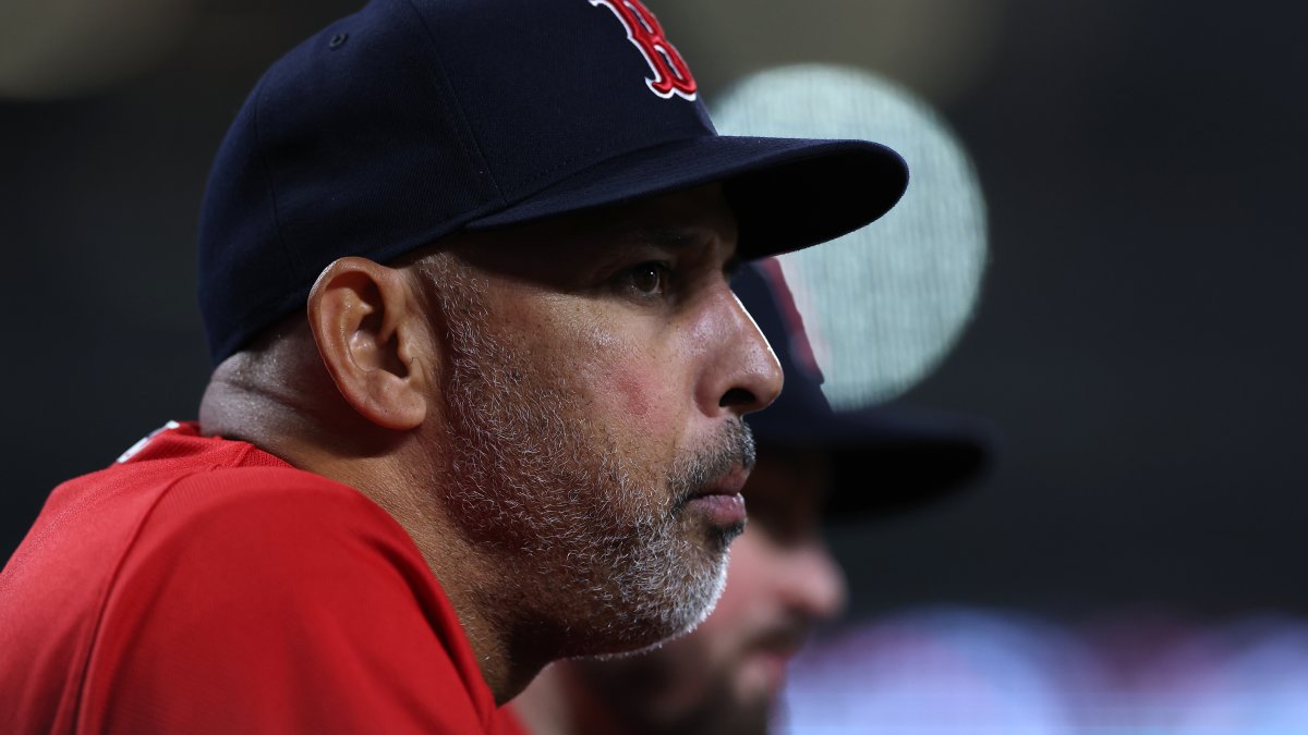Los Red Sox despiden al dirigente boricua Alex Cora