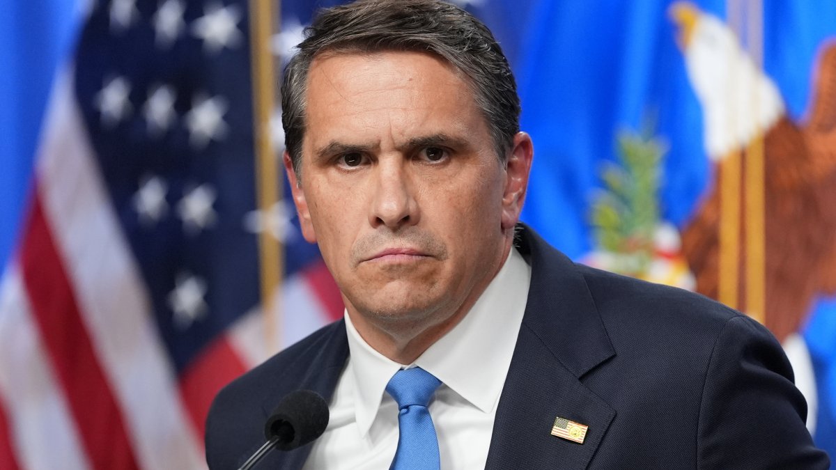 Gobierno de Trump busca deportaciones más rápidas; va tras jueces que considera lentos