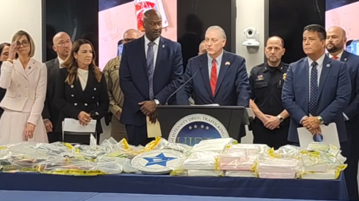 Incautan 556 kilos de cocaína en paquetes del correo federal