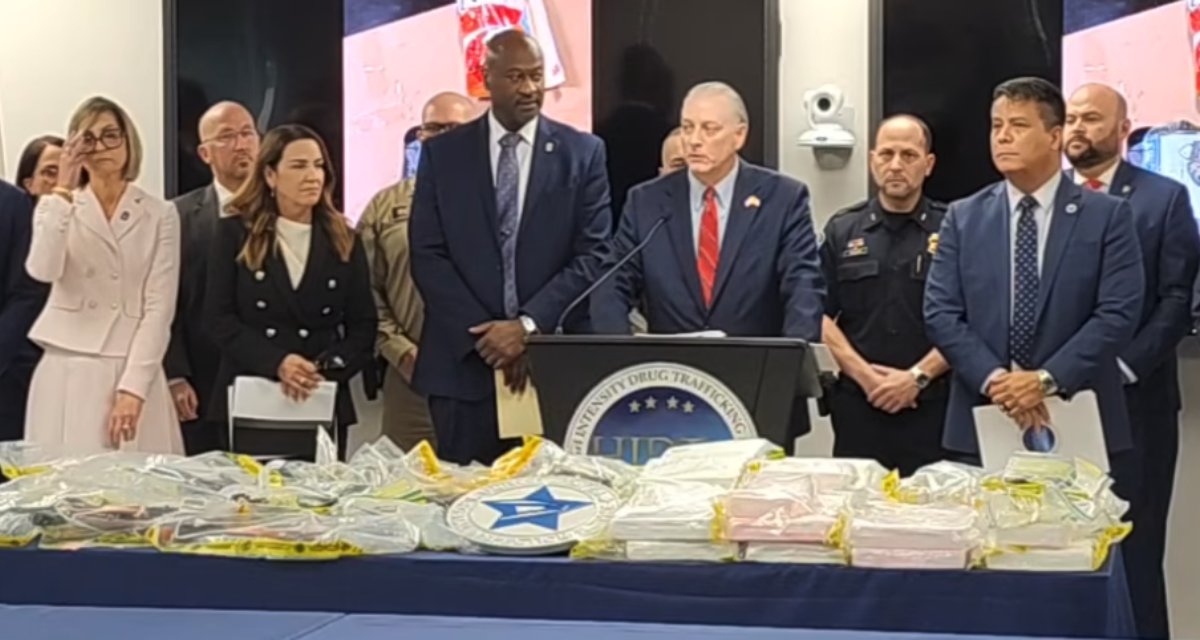Incautan 556 kilos de cocaína en paquetes del correo federal