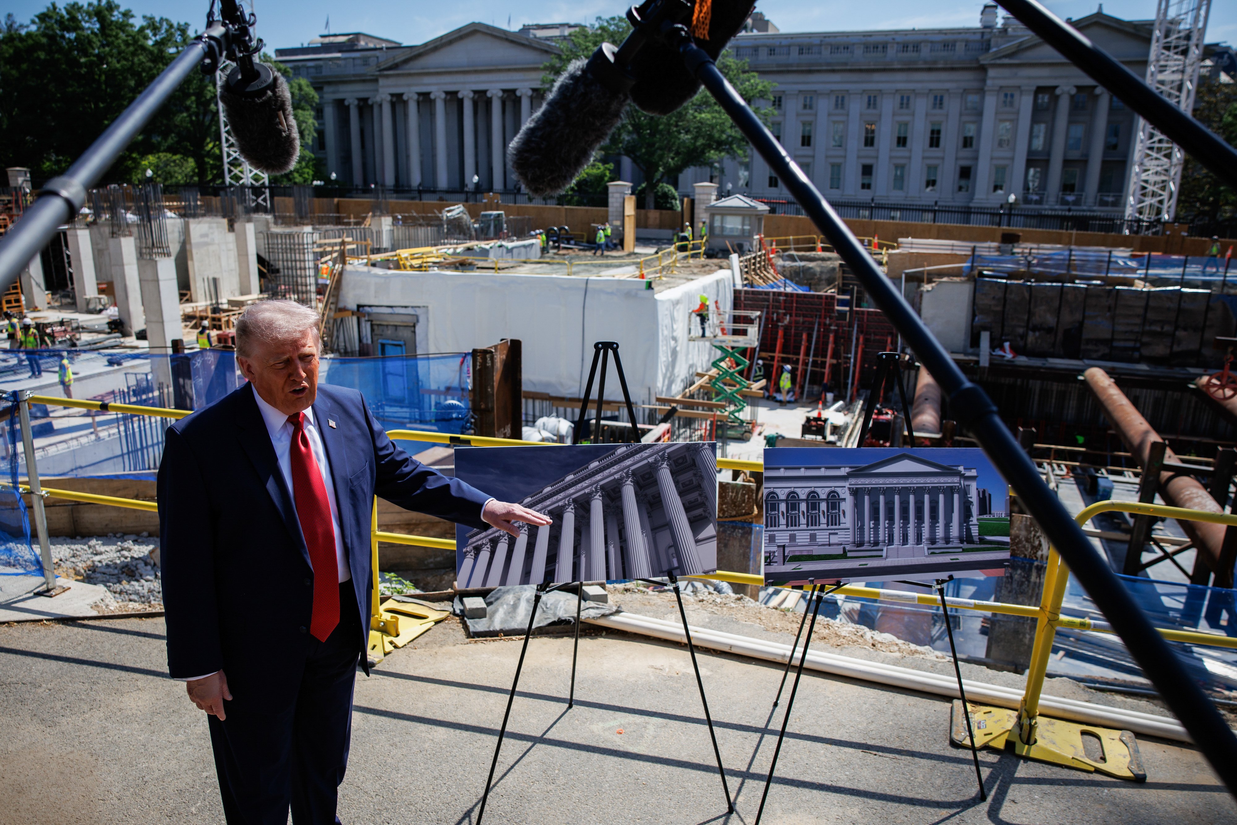 Imagen de la cobertura de: El Tribunal Supremo permite seguir temporalmente con obras del salón de baile en la Casa Blanca