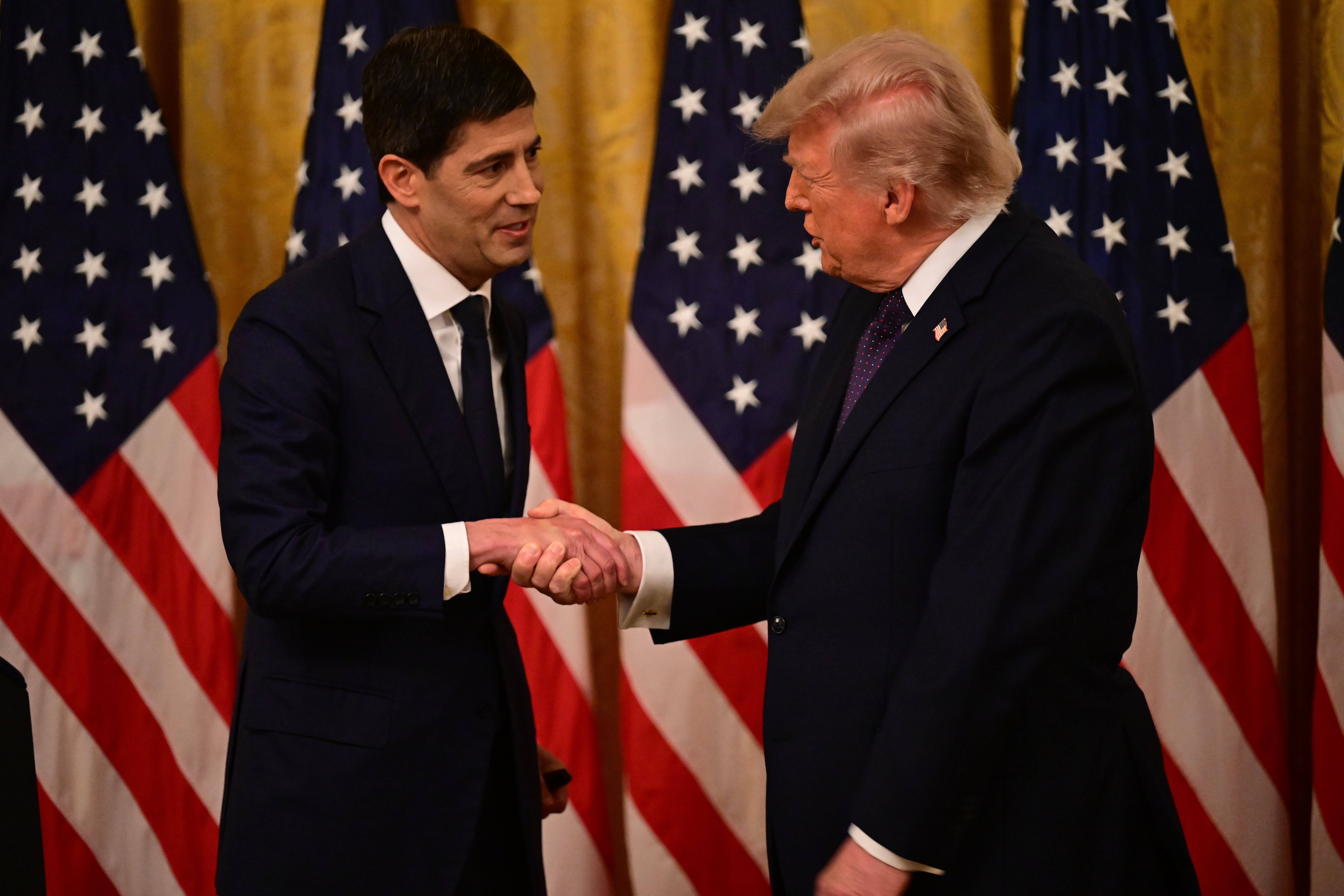 Kevin Warsh asume como nuevo presidente de la Reserva Federal