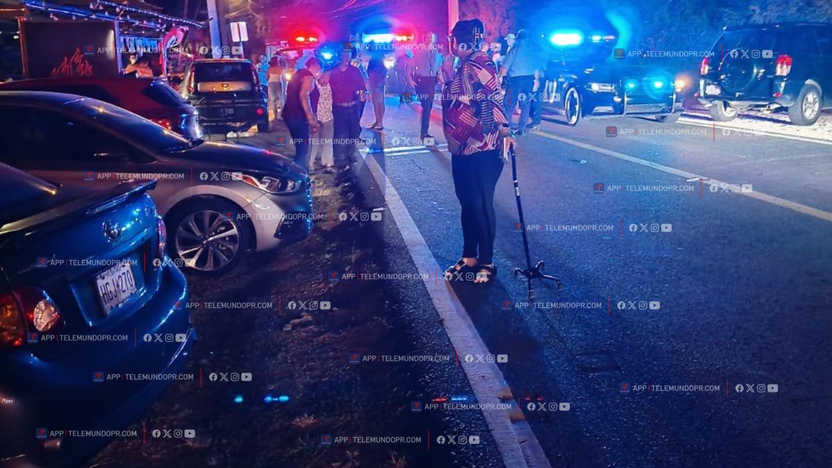 Conductor arrolla a varias personas frente a negocio en Guánica; una en condición grave