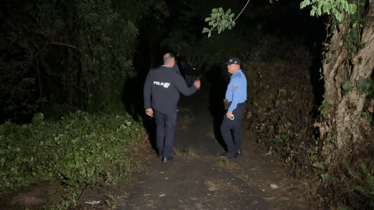 Hallan cuerpos de hombre y mujer en área boscosa en Mayagüez
