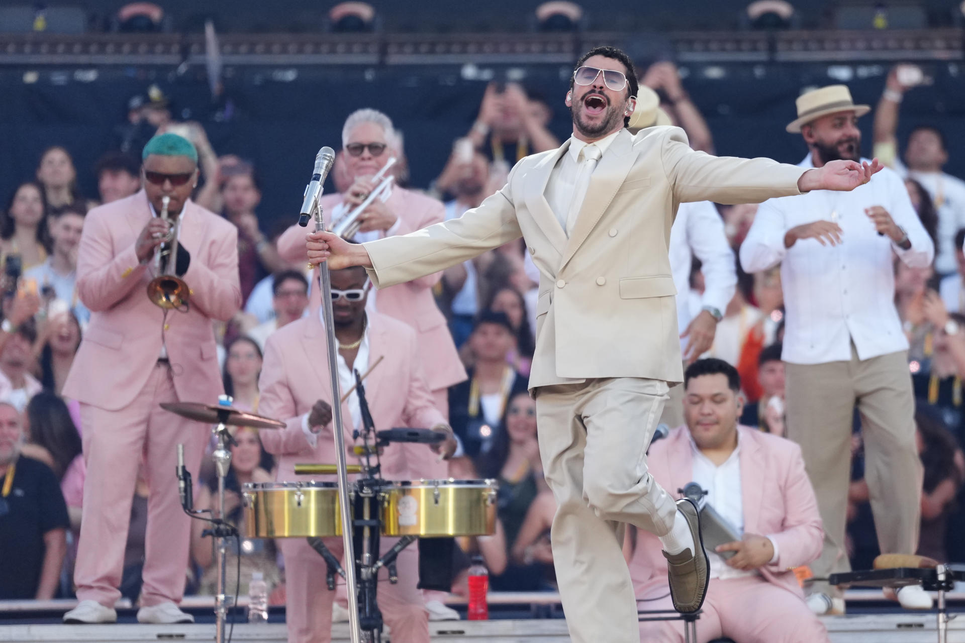 Bad Bunny provoca que el reguetón y la salsa se apoderen de Barcelona