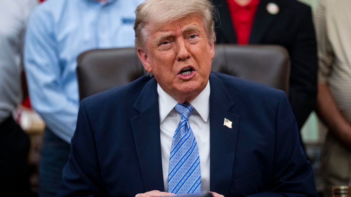 Trump dice que darle la estadidad a Puerto Rico "sería un desastre"