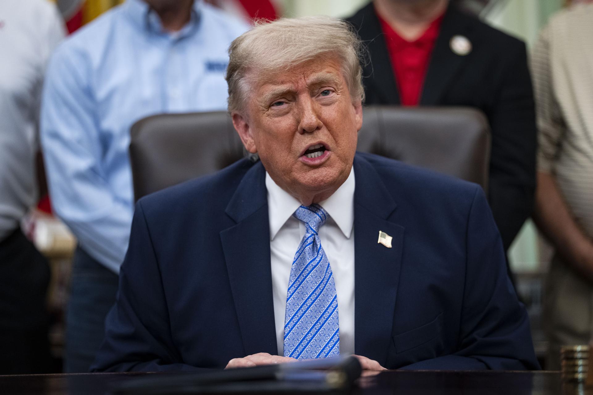 Trump dice que darle la estadidad a Puerto Rico "sería un desastre"