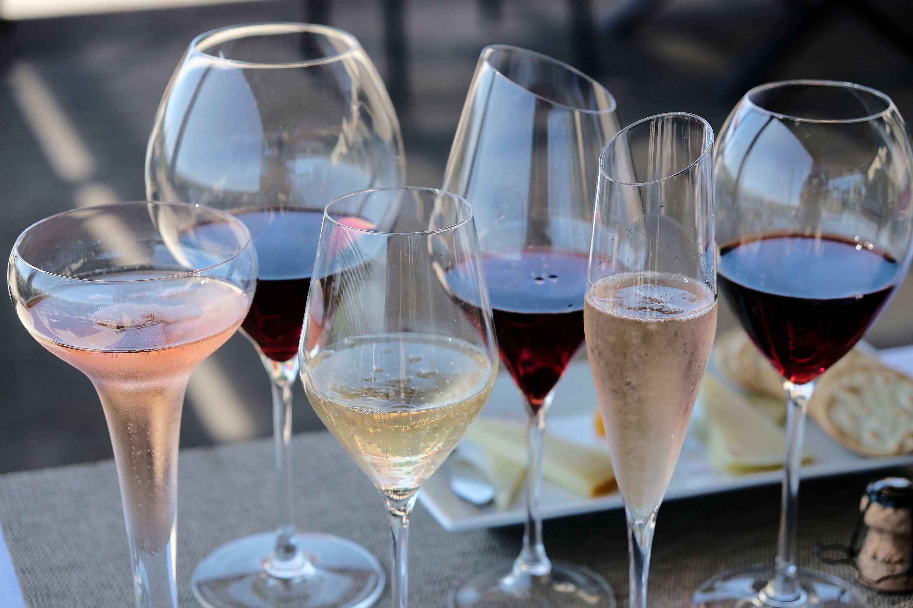 Estudio encargado por EEUU identifica riesgos del alcohol pero el gobierno no lo incluye en sus guías