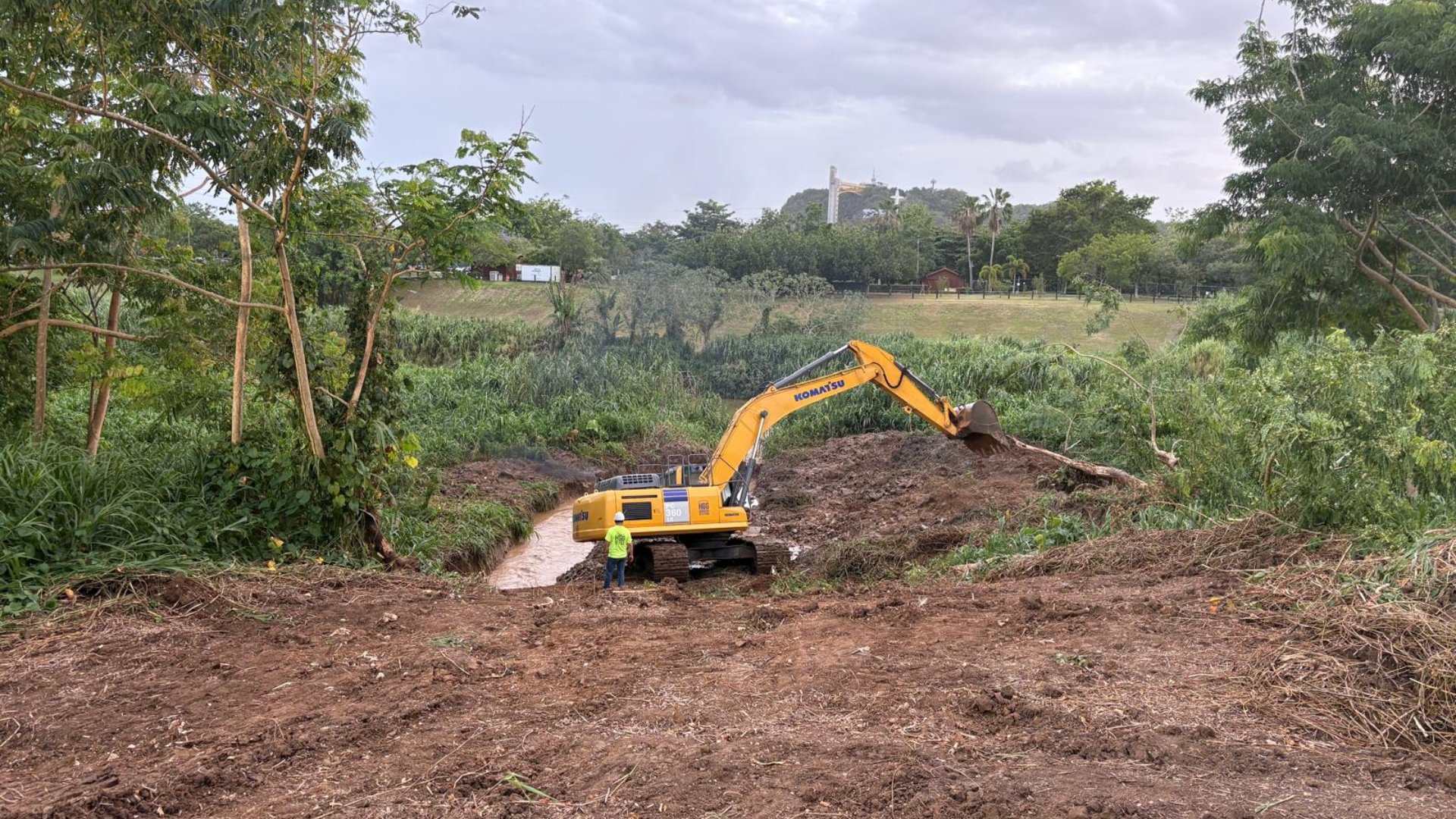 Gobernadora ordena congelar precios del agua por nueva averí