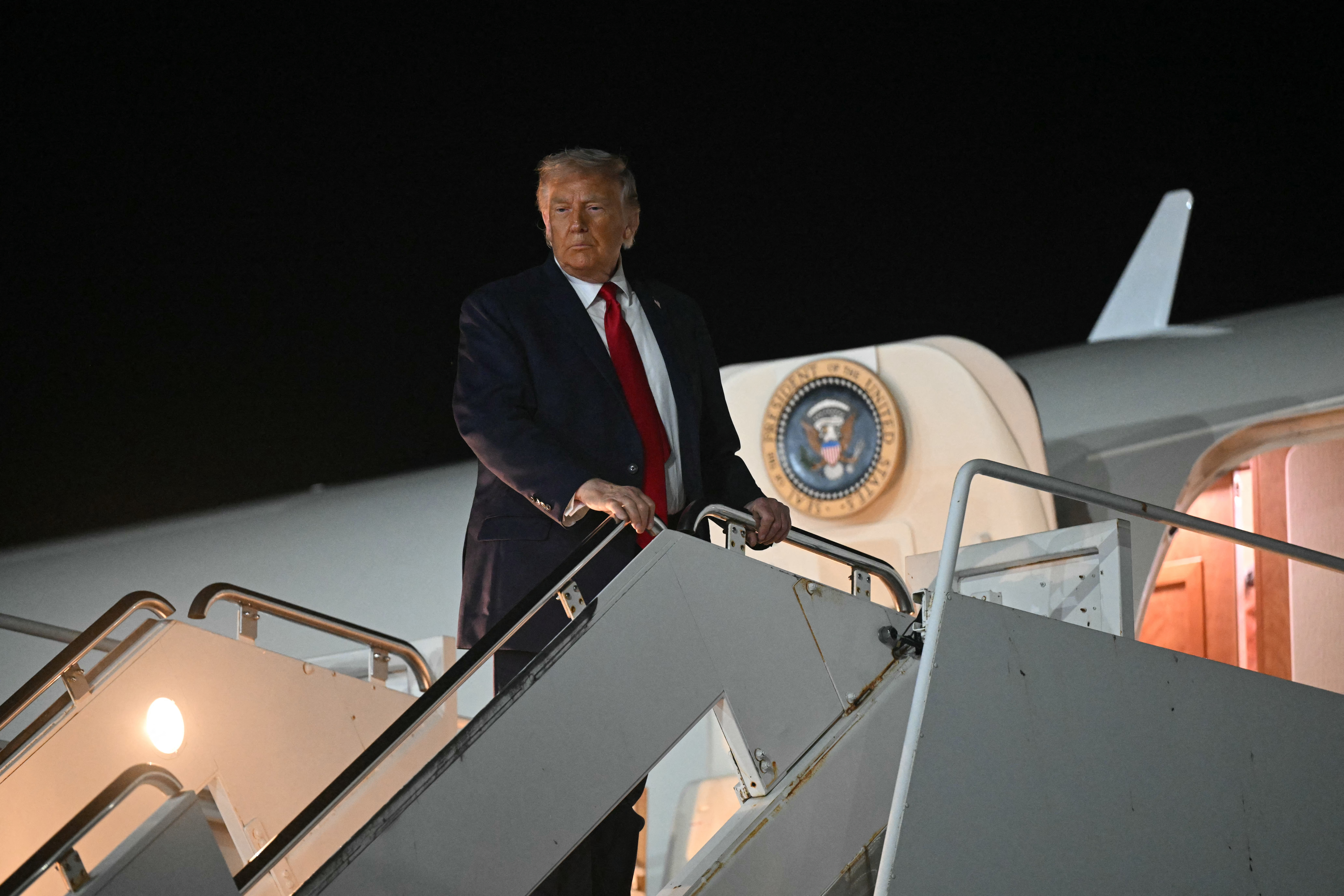 Trump realizaría el primer vuelo en el nuevo AF1 durante un evento en el Monte Rushmore