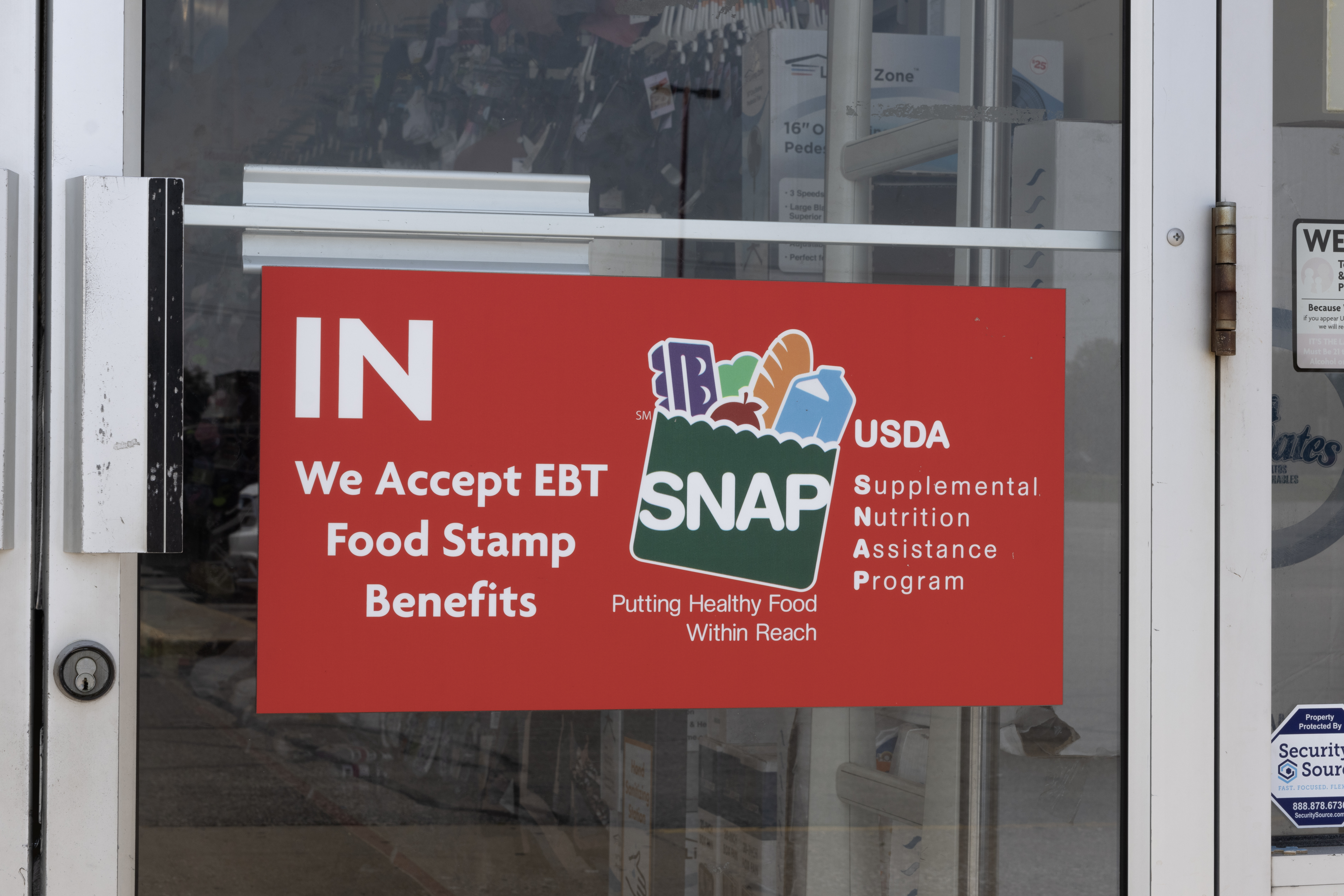Juez frena prohibiciones sobre comida chatarra para beneficiarios de SNAP en cinco estados