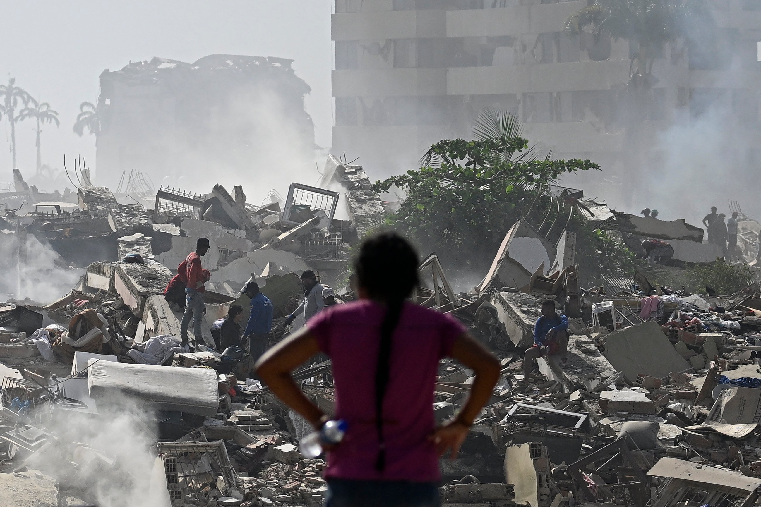 Aumenta cifra de muertos a 1,450 en Venezuela mientras predomina la desesperación tras terremotos