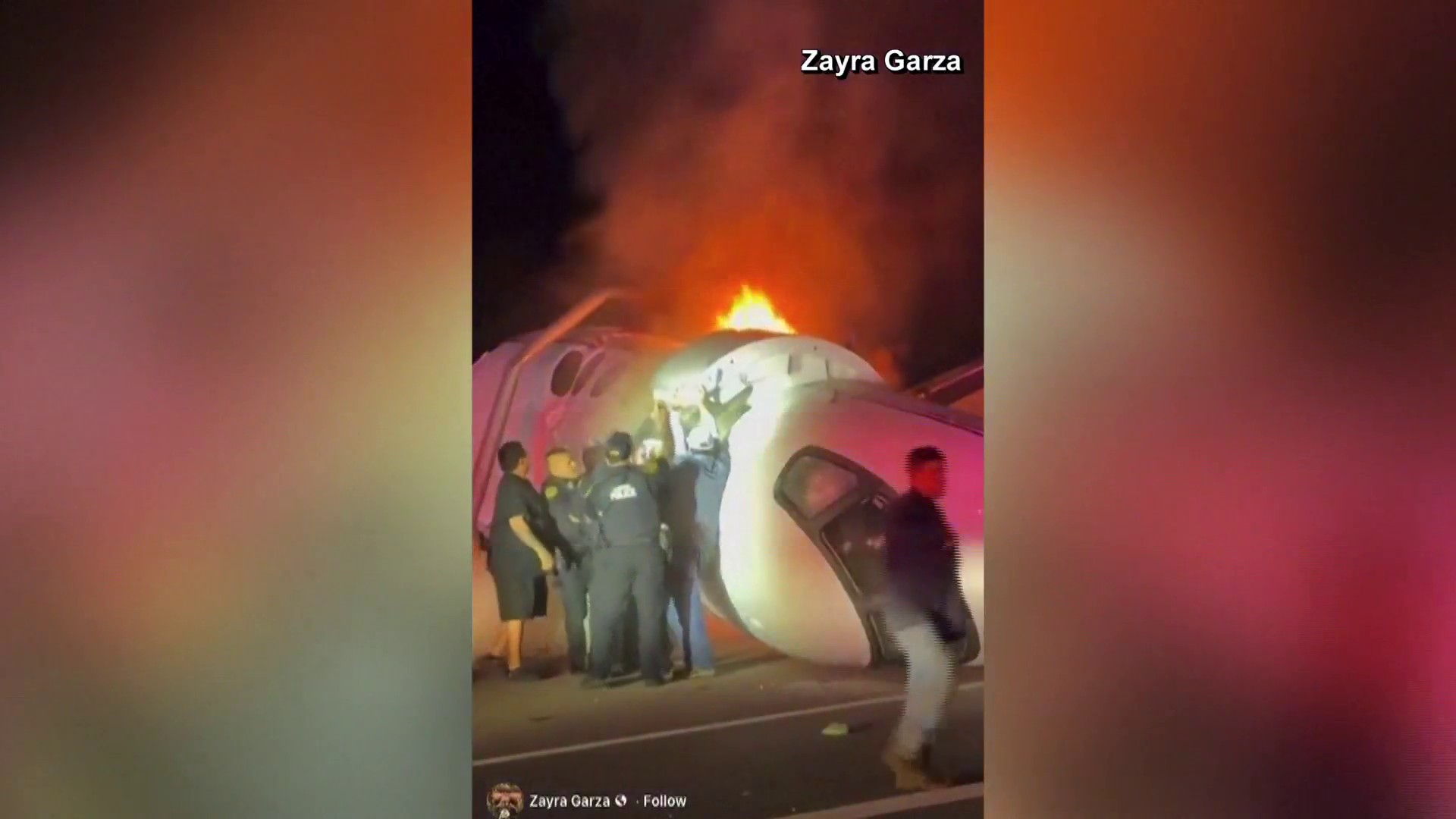 "Parecía una película": accidente de avioneta en una autopista en Texas deja un muerto