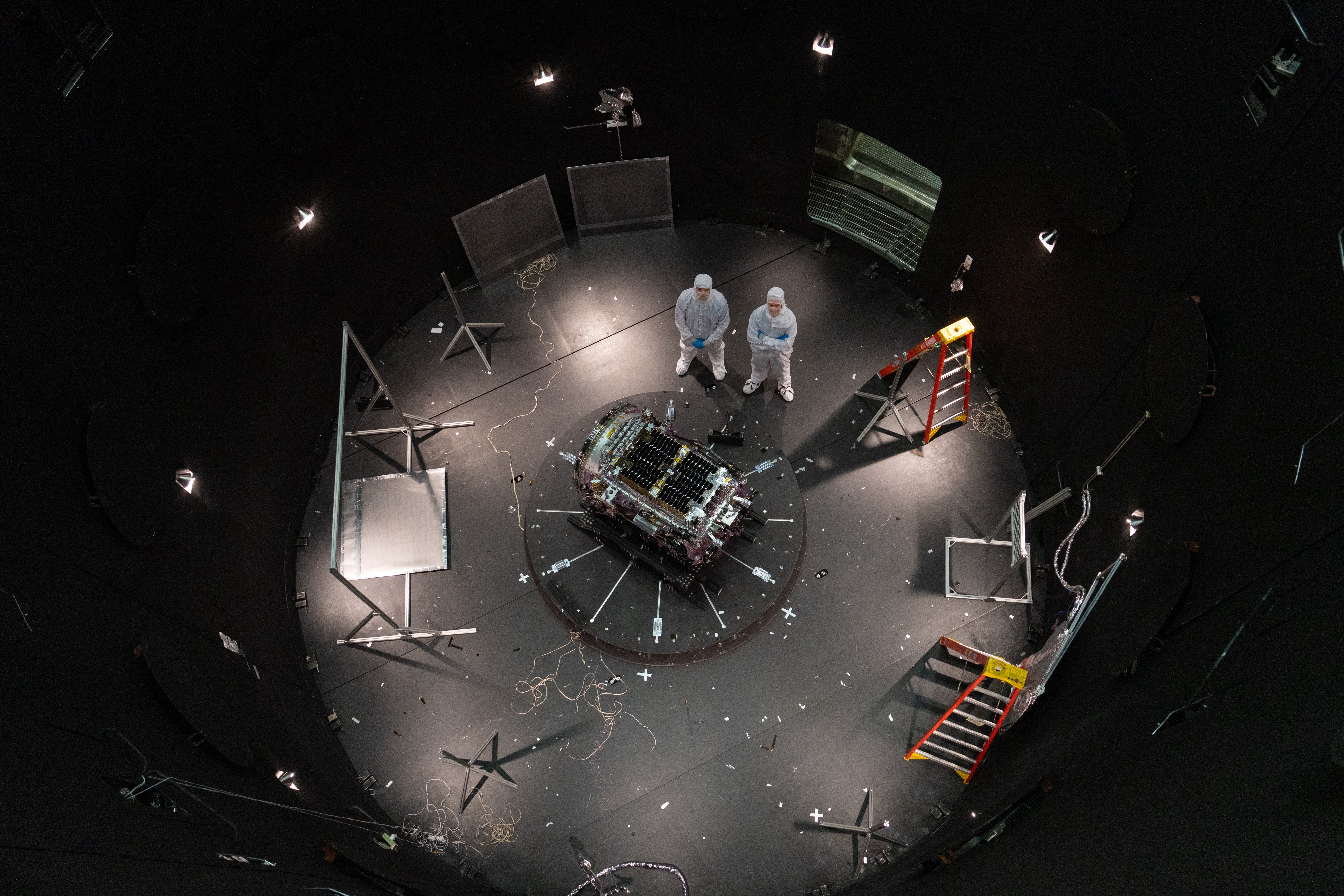 La NASA busca salvar un telescopio antes de que caiga de regreso a la Tierra con una audaz misión