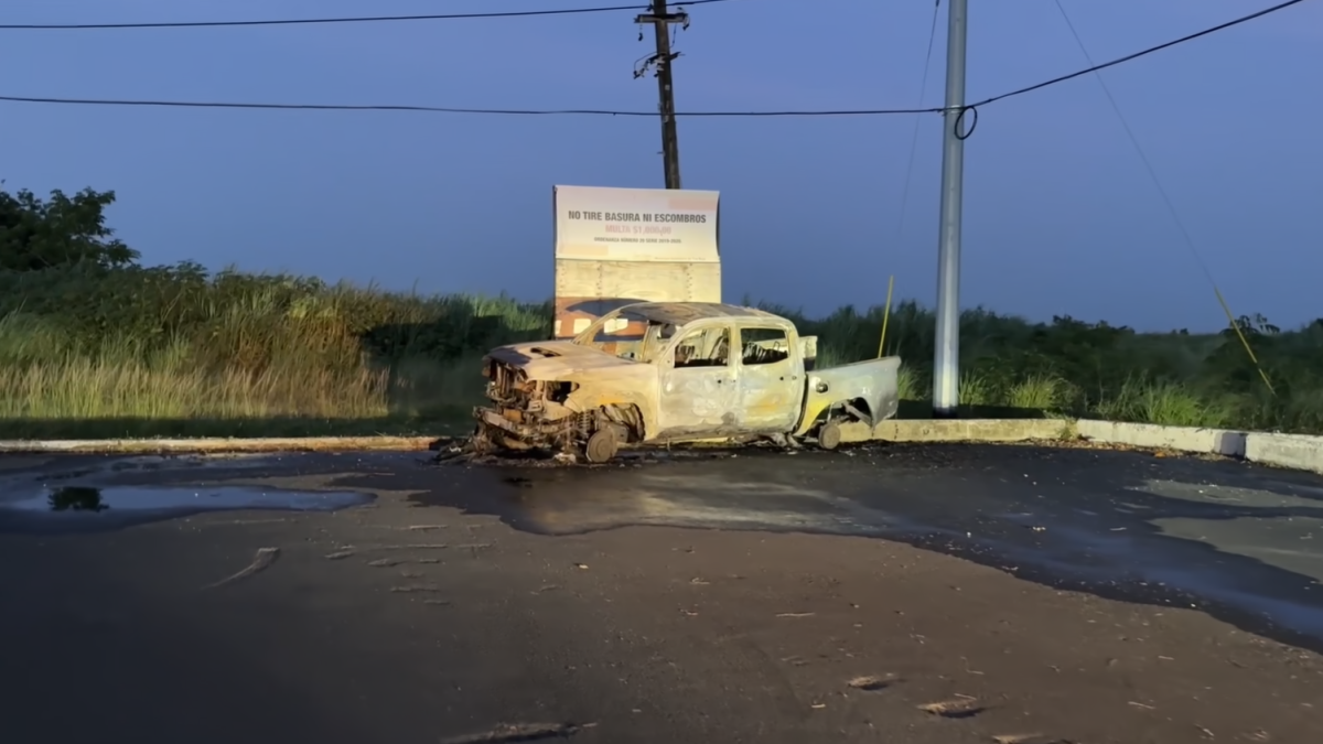 Asaltantes roban y queman Toyota Tacoma en carjacking a mano armada en Toa Baja