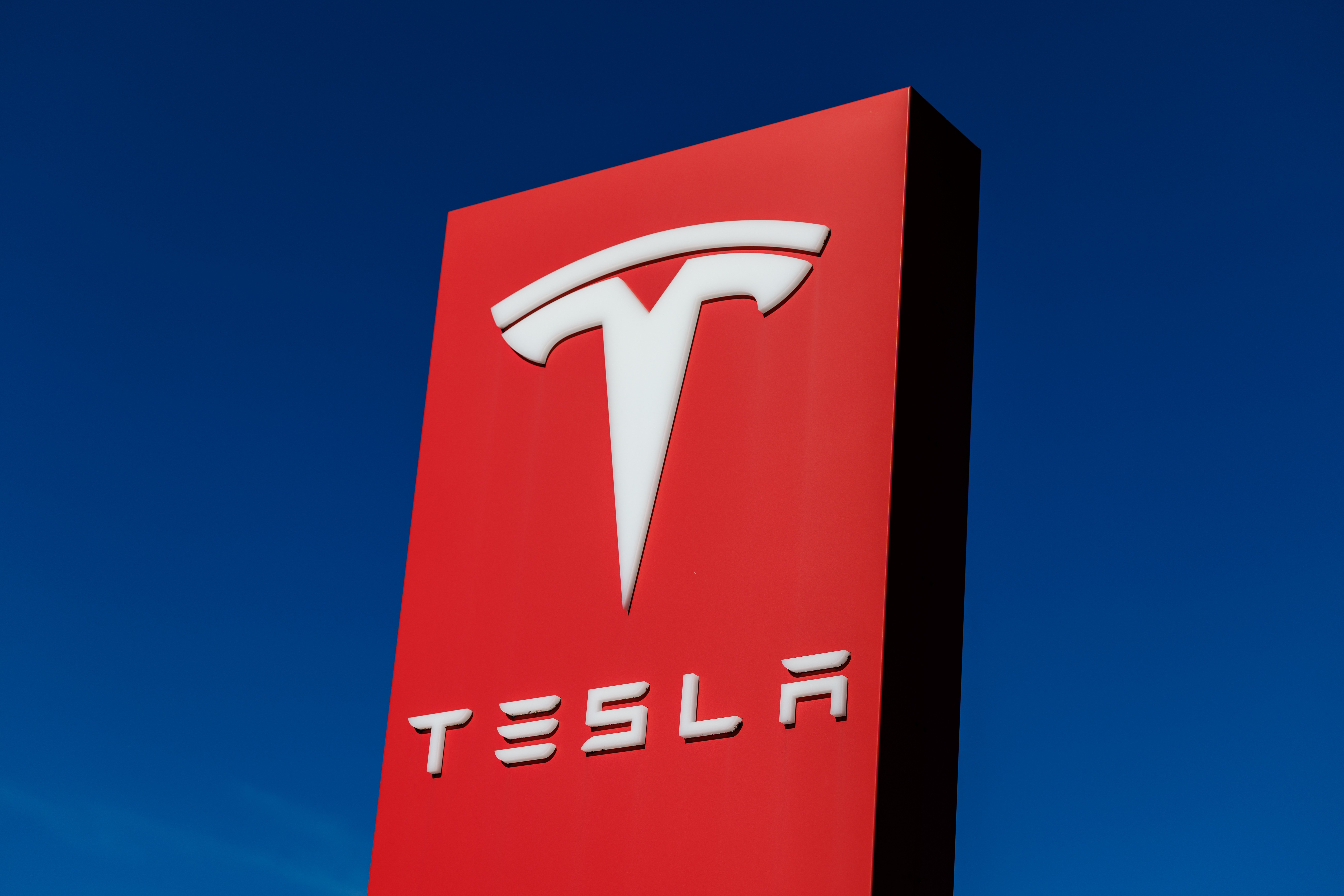 Demandan a Tesla tras accidente fatal mientras el auto estaba en piloto automático