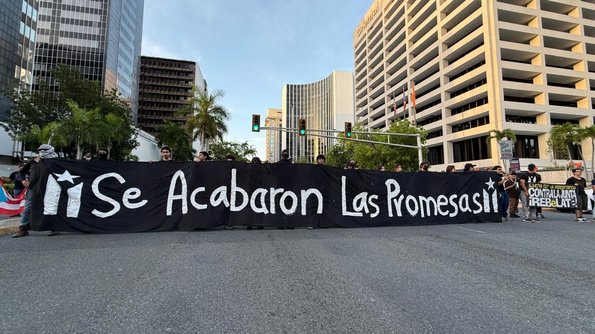 "Se Acabaron las Promesas" protesta contra la JSF y bloquea avenida Muñoz Rivera