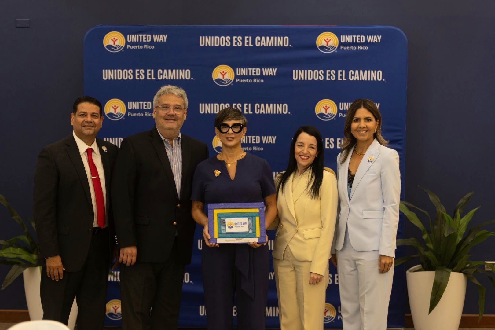 Otorgan premio "Vive Unido" a presidenta de Telemundo Puerto Rico