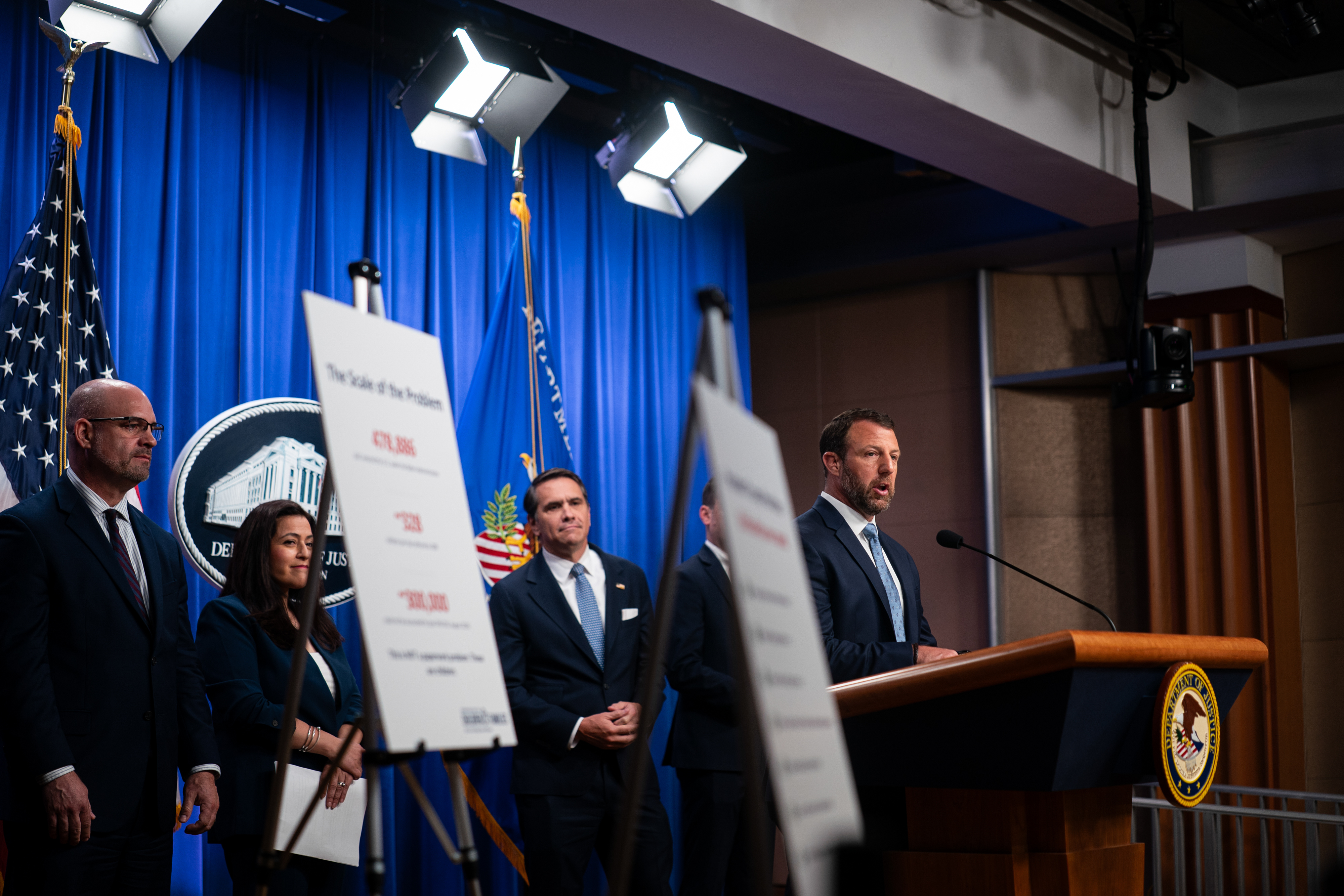 Gobierno de Trump identifica “superpatrocinadores” de niños migrantes para posible enjuiciamiento
