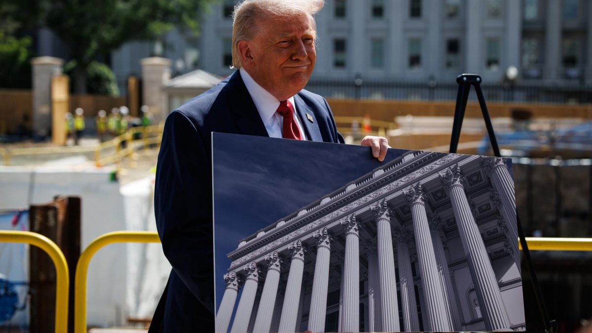 Nueva regla migratoria de Trump obliga a solicitantes de "green card" a salir de EE.UU.