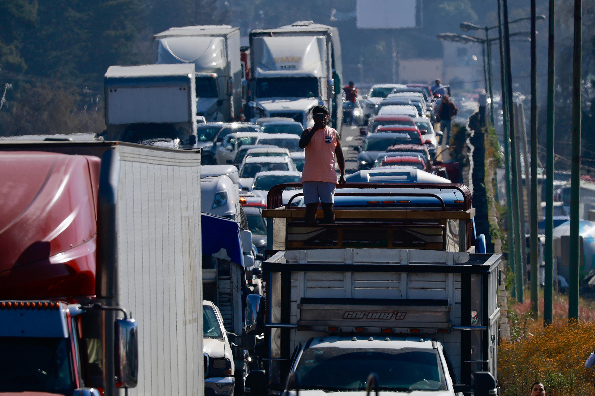 Prevén caos en carreteras: transportistas mexicanos anuncian bloqueos en pleno Mundial