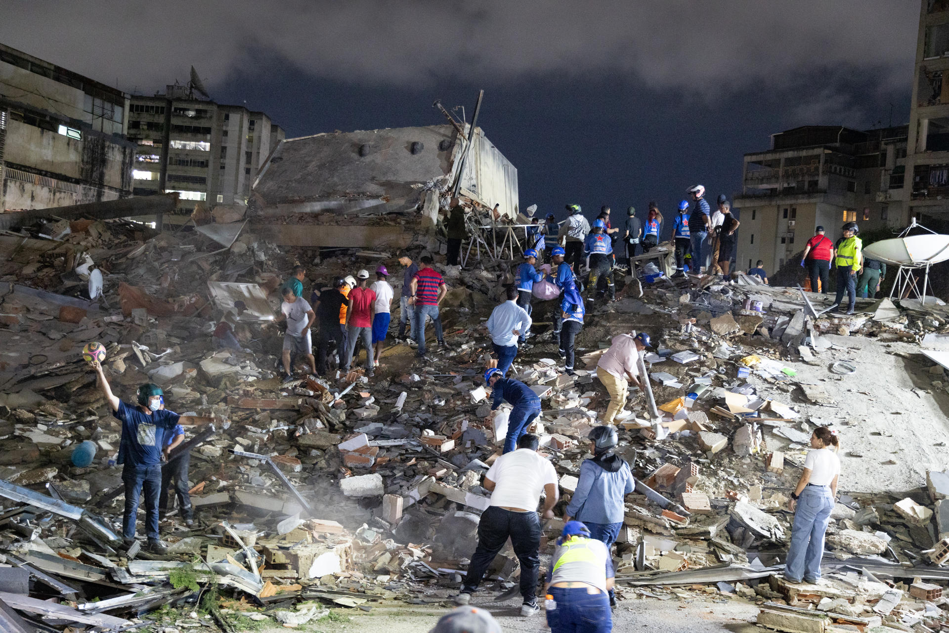 Miles de reportes alimentan la plataforma "Desaparecidos Terremoto Venezuela" para reunir a familias