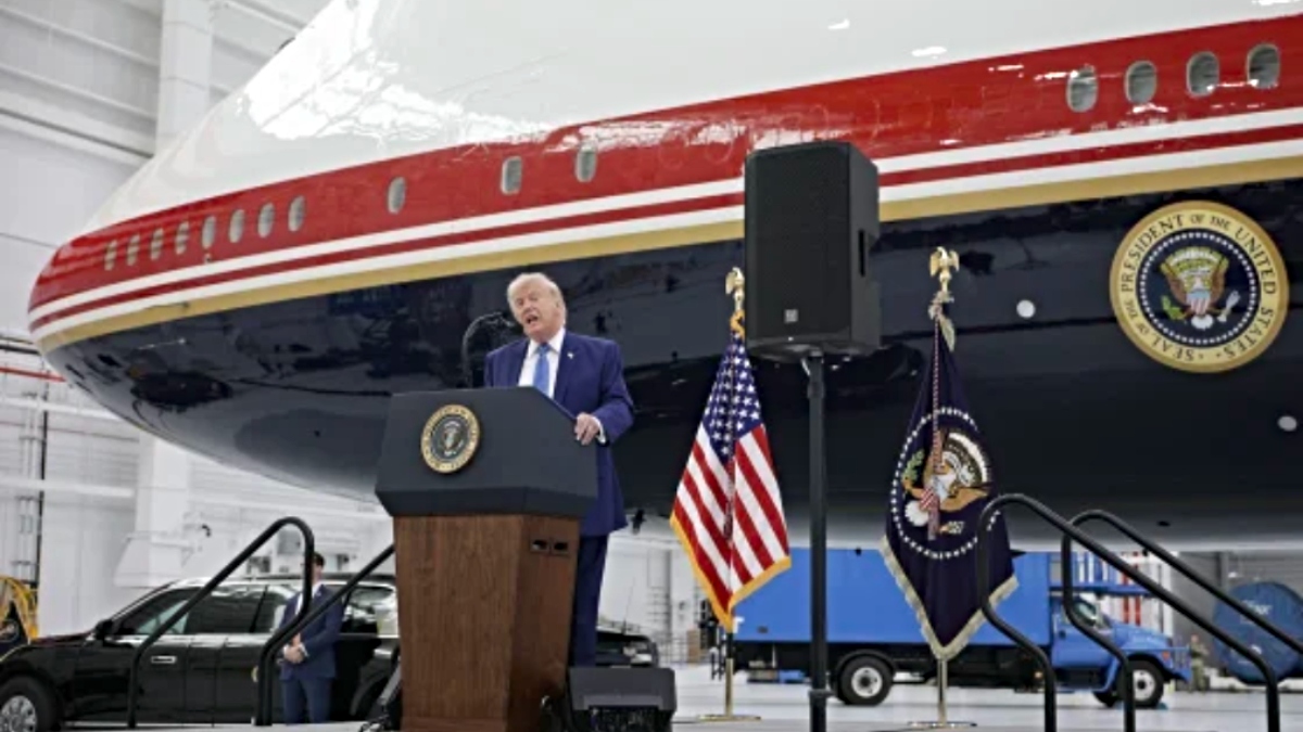 Citan a declarar a periodistas por reportaje que cuestionó la seguridad del nuevo Air Force One