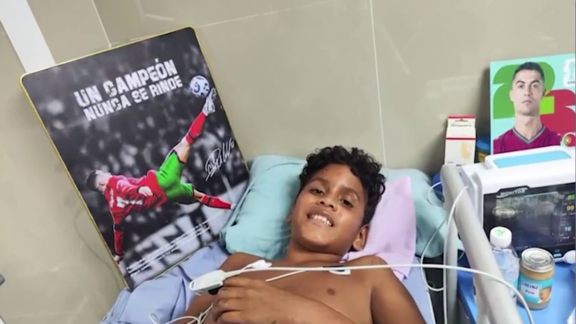 Tras perder a su familia en los terremotos de Venezuela, este niño recibió un emotivo mensaje de Ronaldo