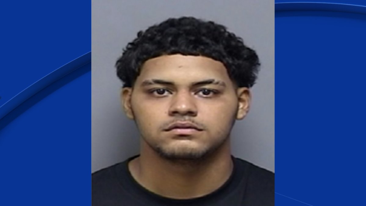 Joven de 19 años imputado por robo a gasolinera en Salinas