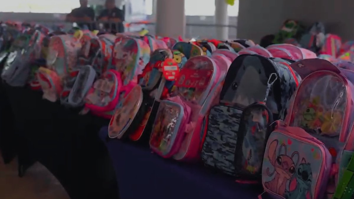 Municipio de Cataño entrega 1,000 mochilas y materiales escolares a estudiantes