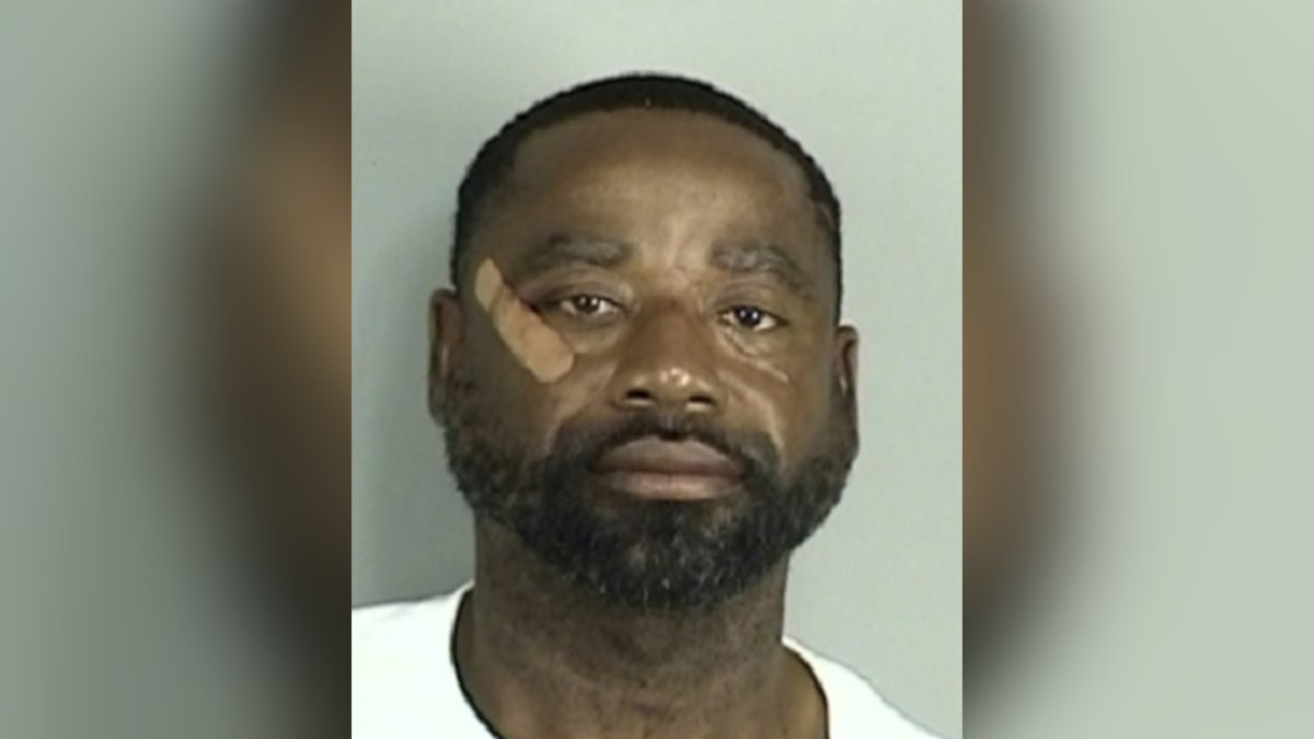 Turista de Texas arrestado por violencia de género en hotel de Condado