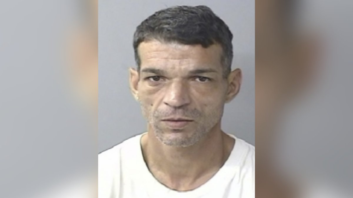 Encarcelan a hombre que amenazó a su tía con un tenedor y le exigió dinero en San Sebastián