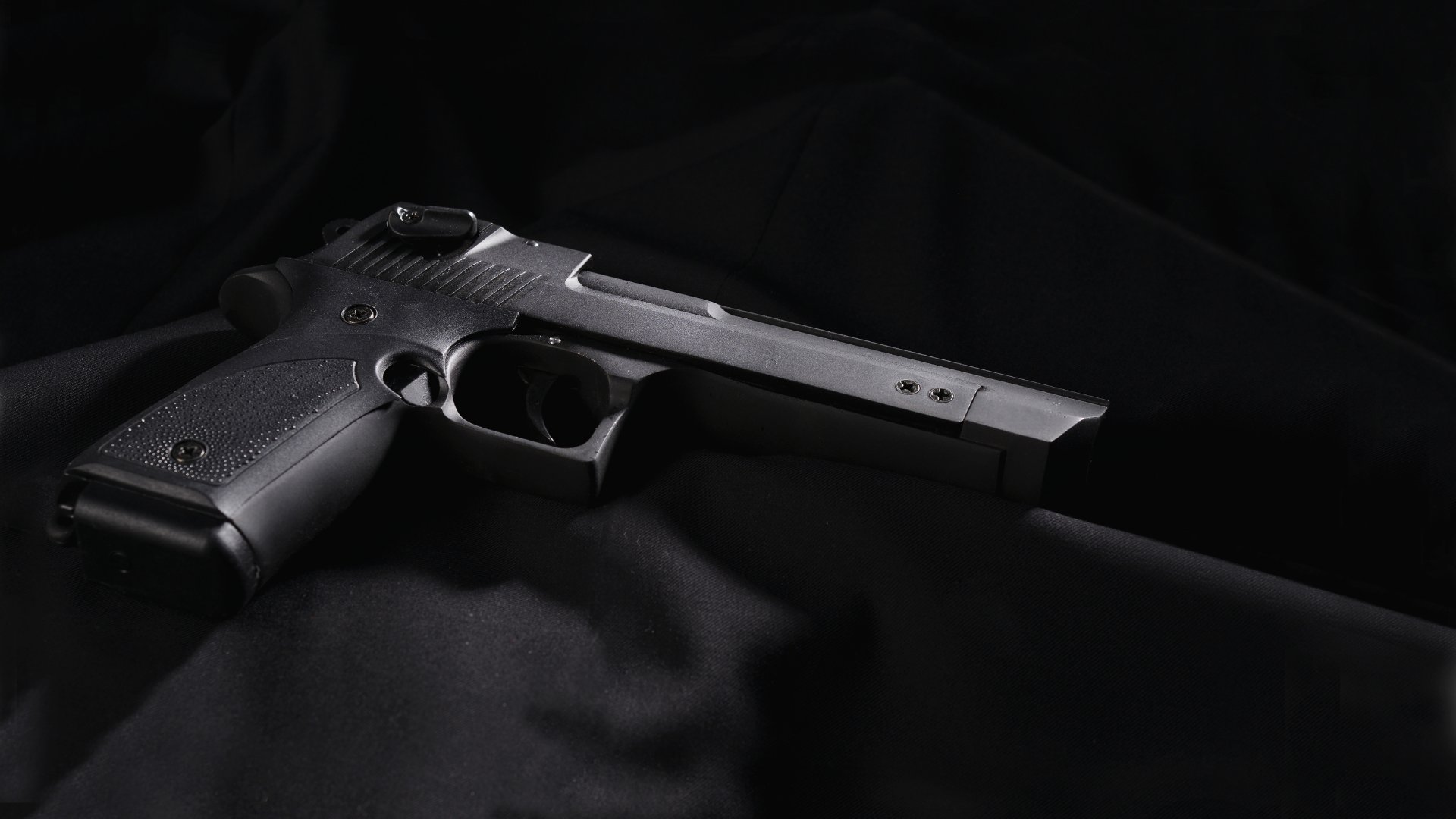 Secuestran a mujer en Santurce, le roban dinero y huyen en su auto