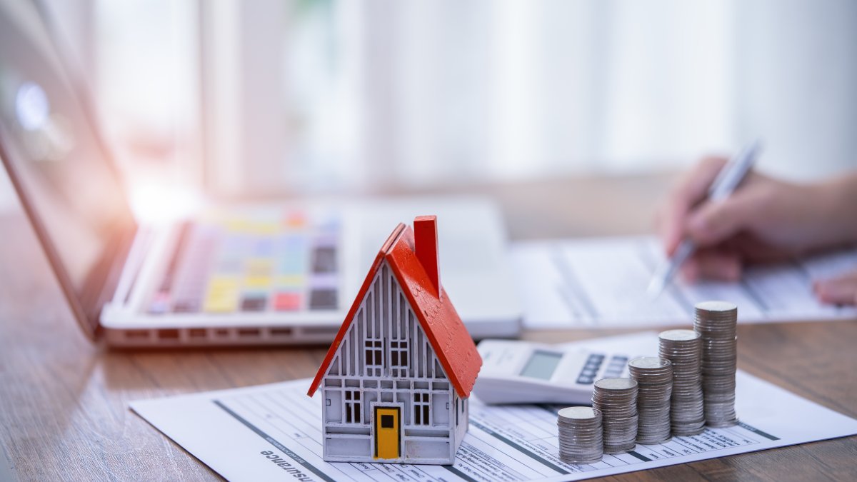 Tasas hipotecarias en EE.UU. suben a 6.49%, encareciendo la compra de vivienda