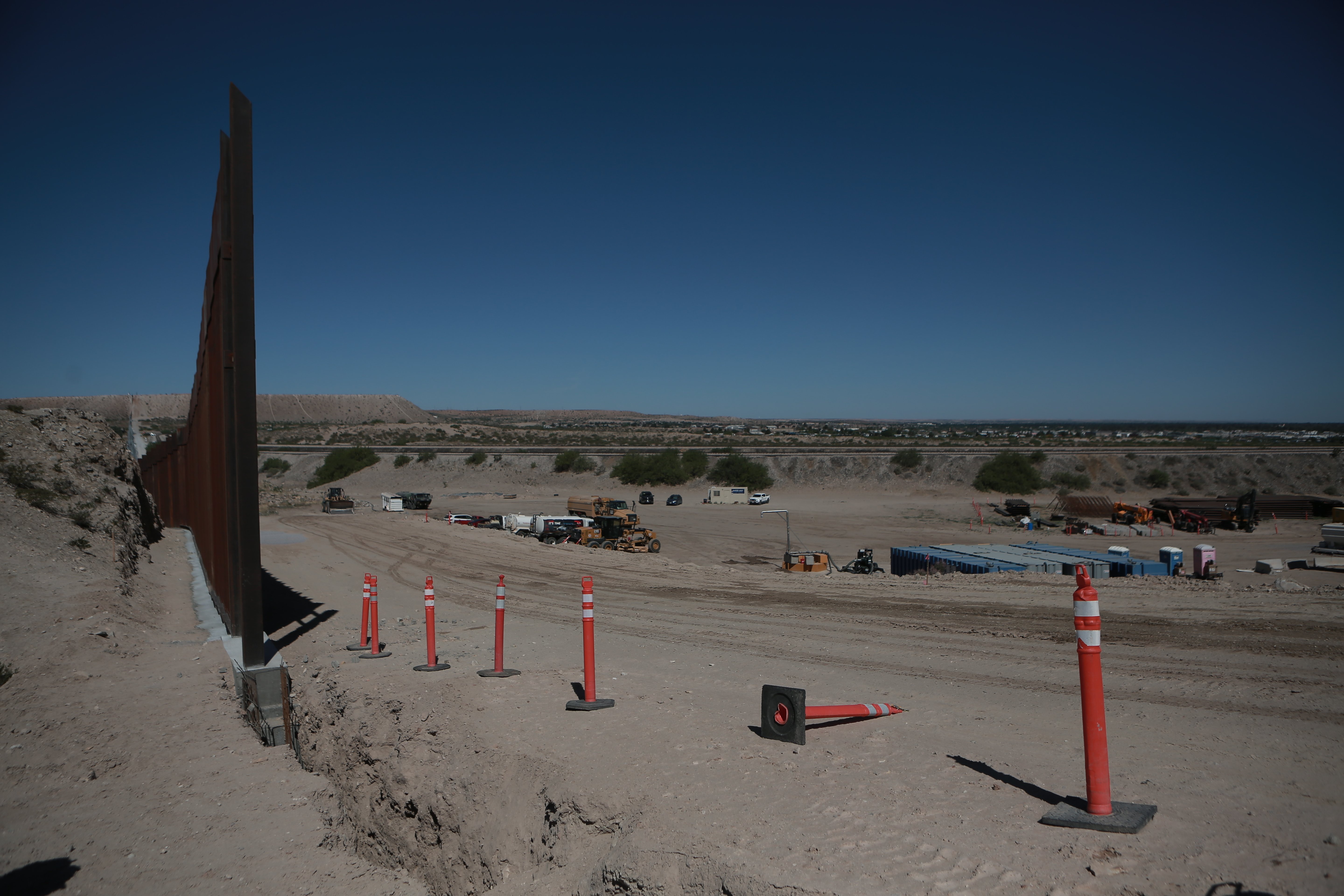 “Muro inteligente” de Trump valorado en $46,000 millones avanza en la frontera de EEUU y México